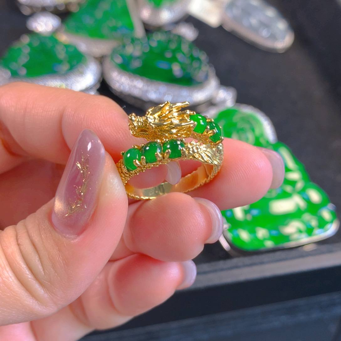 翡翠颈饰未镶嵌翡翠