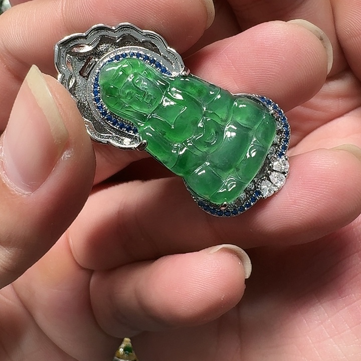 翡翠未镶嵌颈饰天然A货翡翠放漏