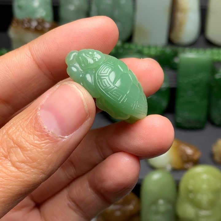 T***K和田玉未镶嵌颈饰