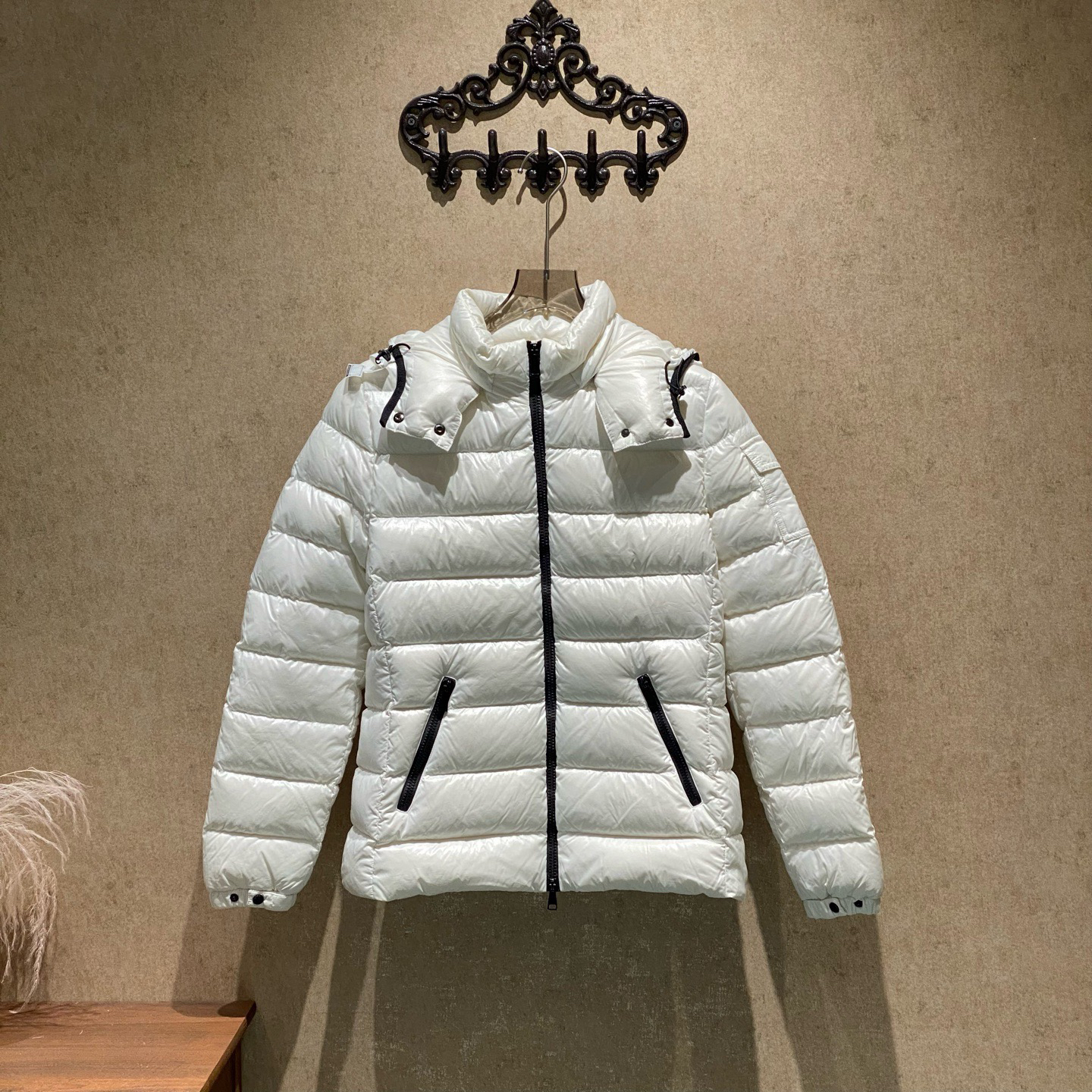 99新 MONCLER  Bady 白色刺绣徽标logo羽绒服/3码/39192