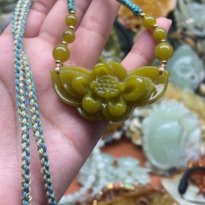 蛇纹石玉吊坠合金
