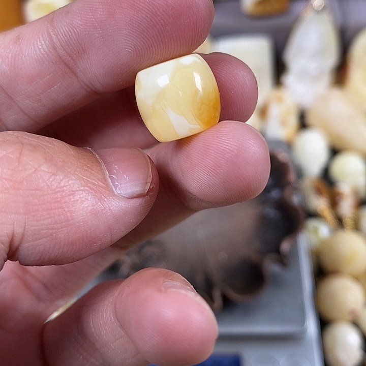 琥珀裸石未镶嵌我