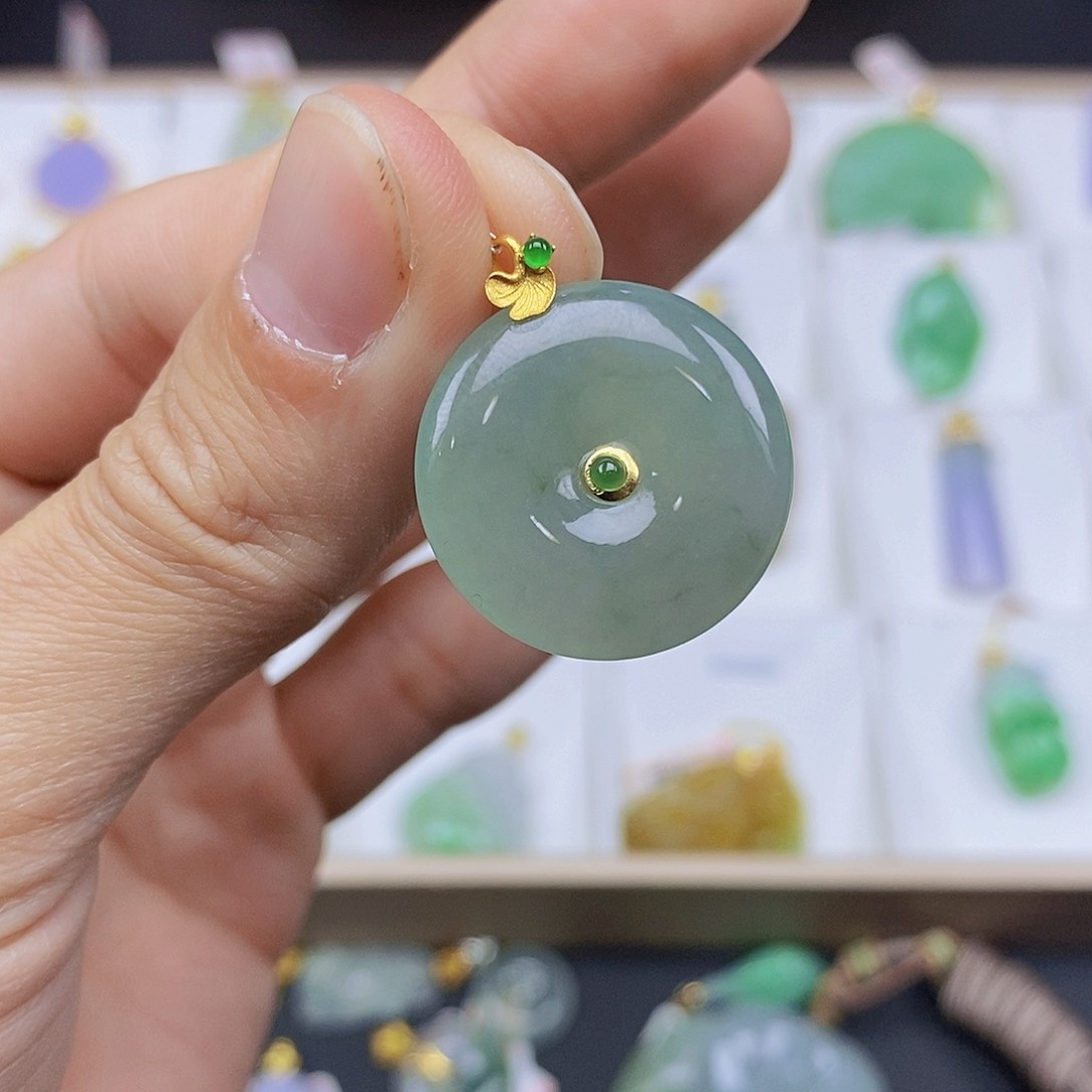 翡翠颈饰18K金镶嵌翡翠