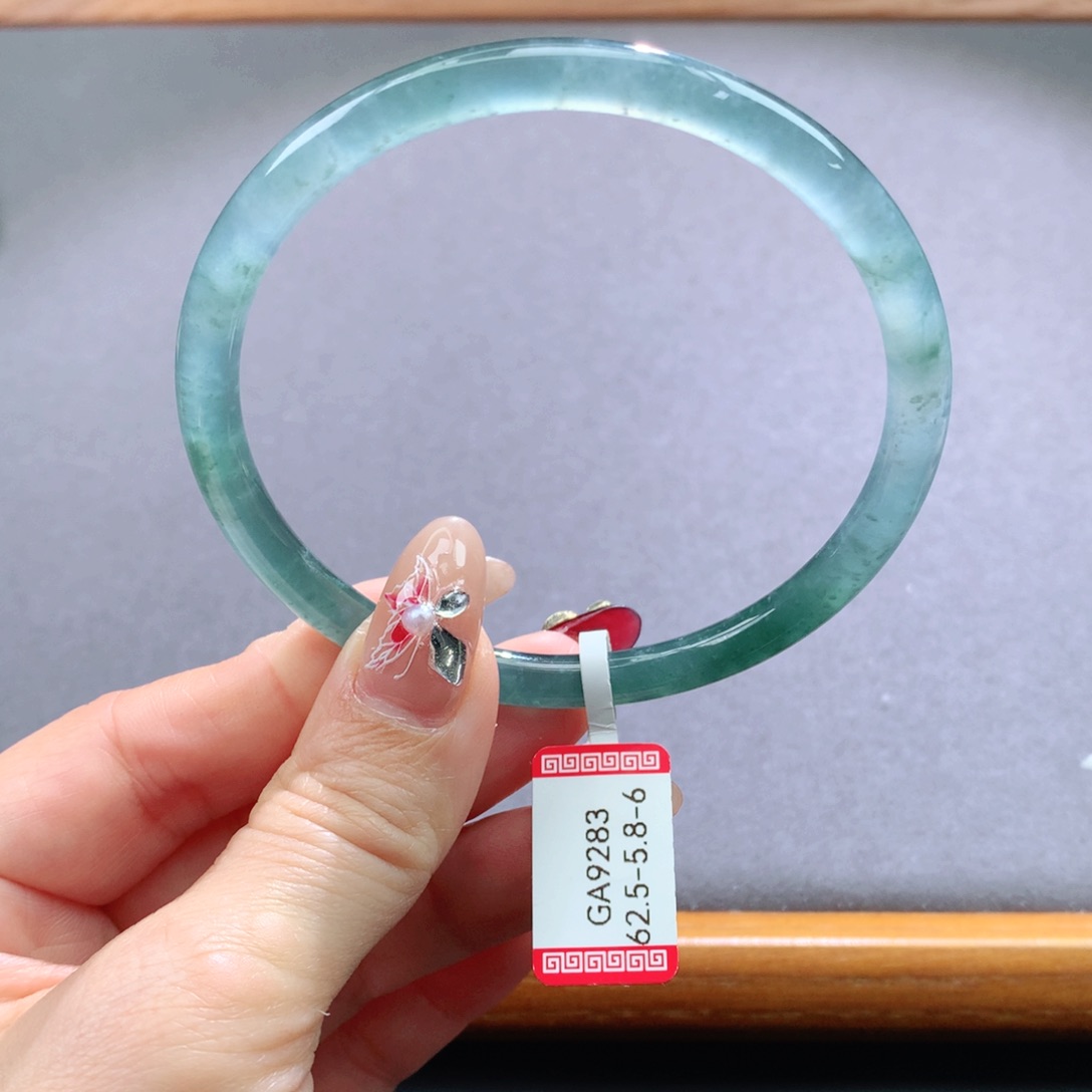 翡翠手镯未镶嵌天然翡翠手镯