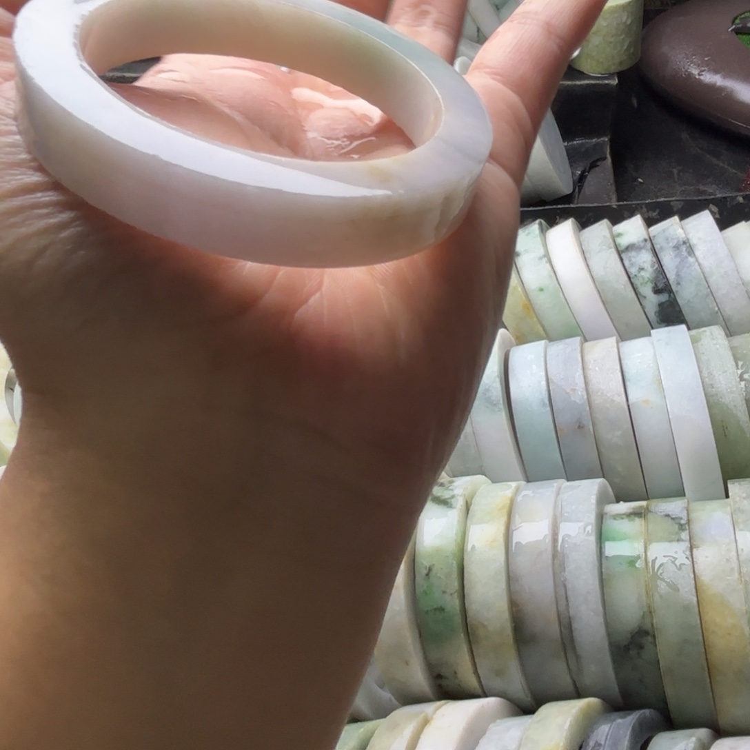 玥****定制翡翠未镶嵌翡翠手镯定制