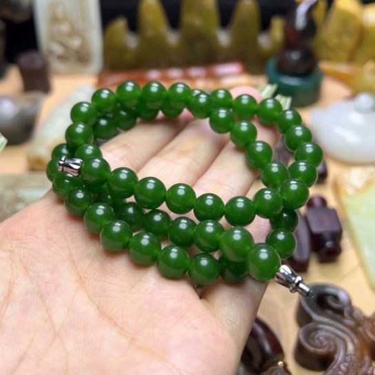 蛇纹石玉未镶嵌颈饰