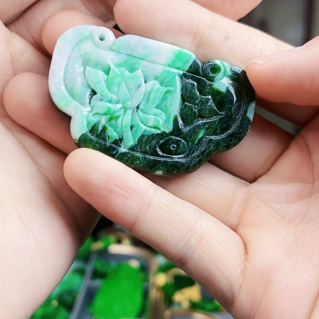 翡翠颈饰未镶嵌吊坠