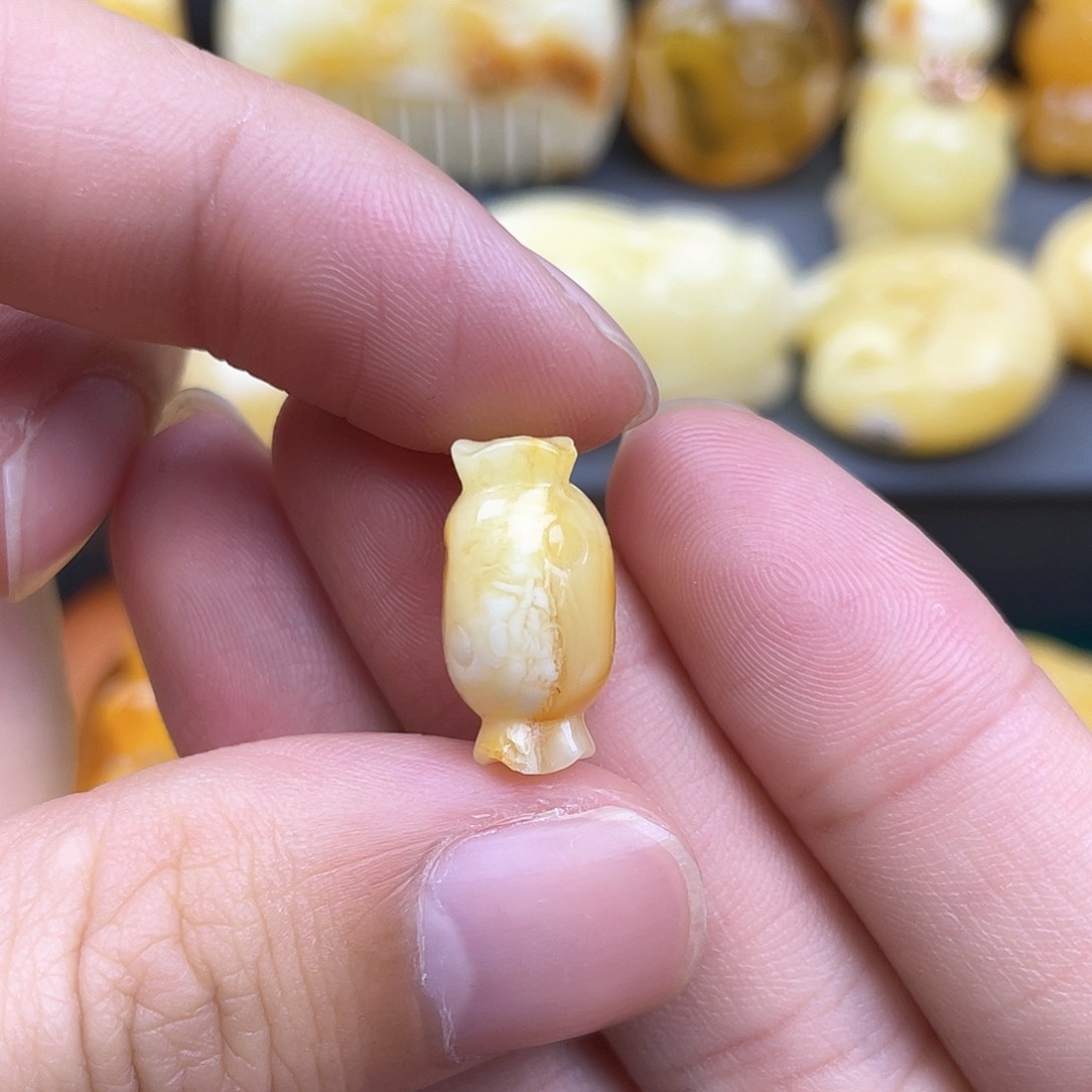 琥珀裸石未镶嵌蜜蜡