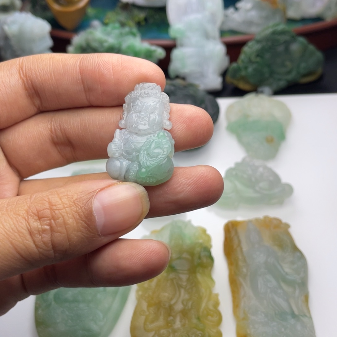 定制翡翠未镶嵌不动明王