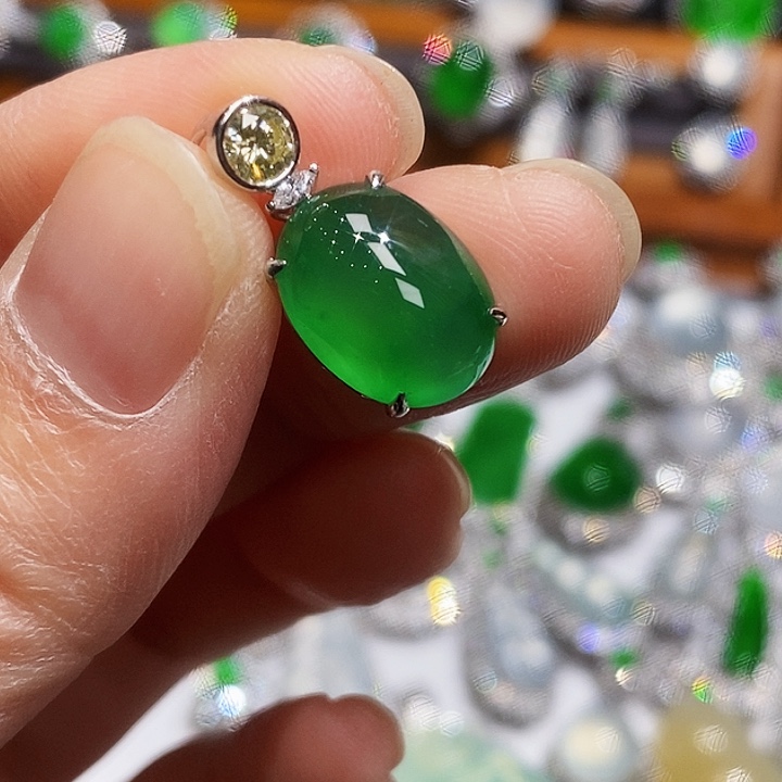 吊坠(不含链)18K金镶嵌翡翠