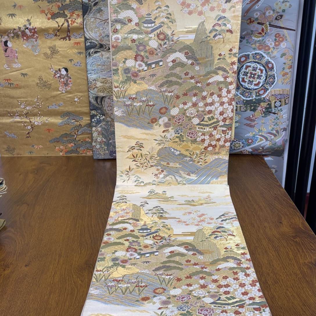 织绣金织瀑布京滕纹