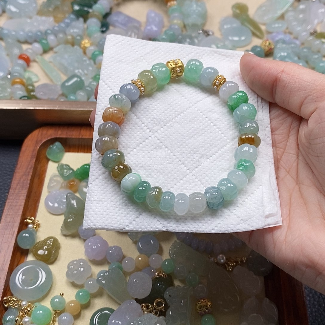 翡翠颈饰未镶嵌闪