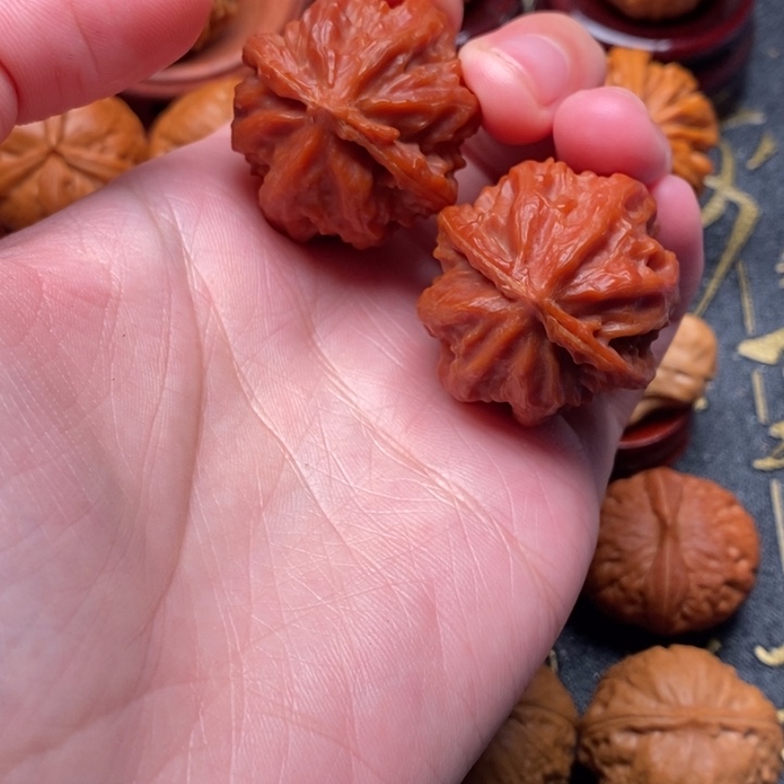 文玩核桃吊坠八棱