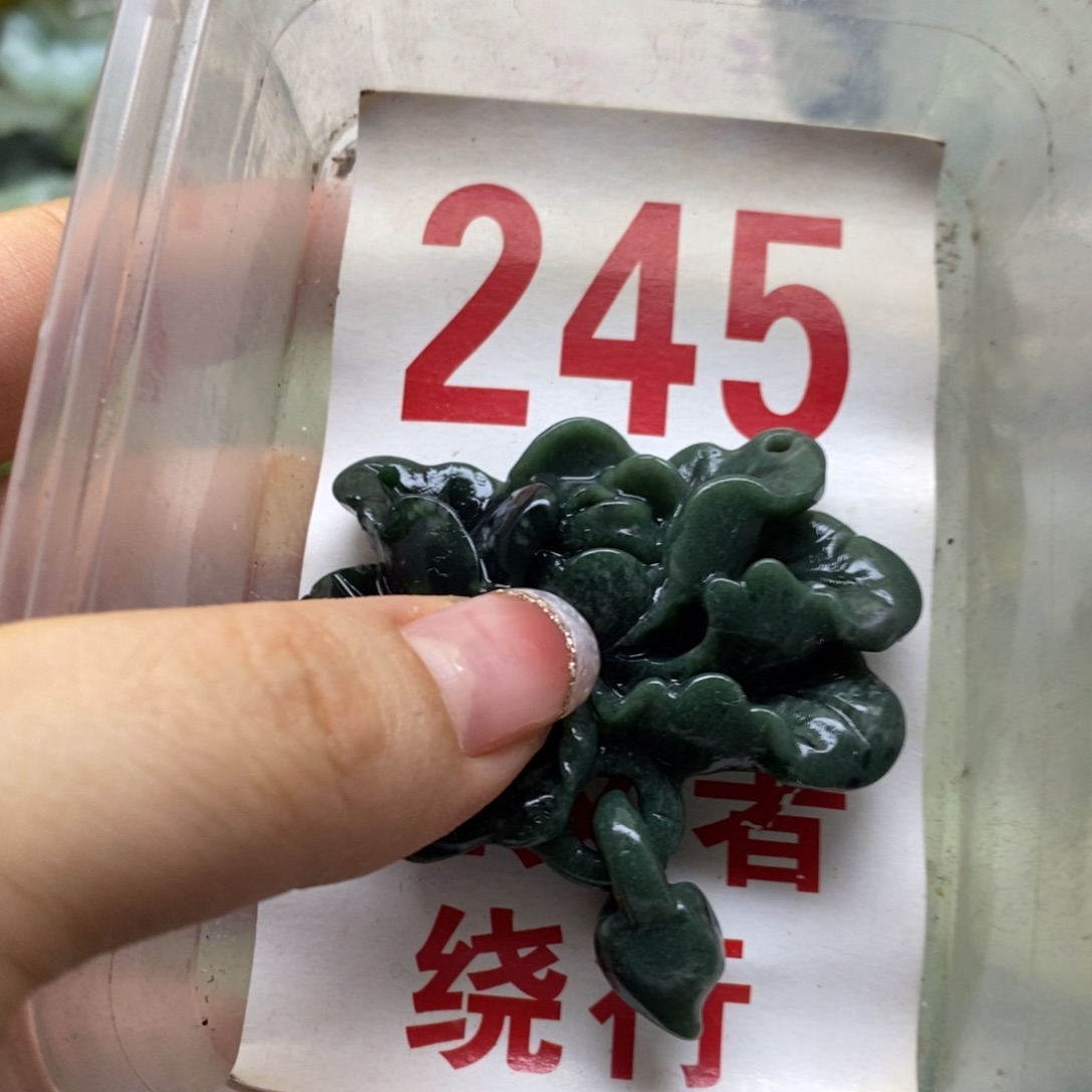 蛇纹石玉挂坠未镶嵌
