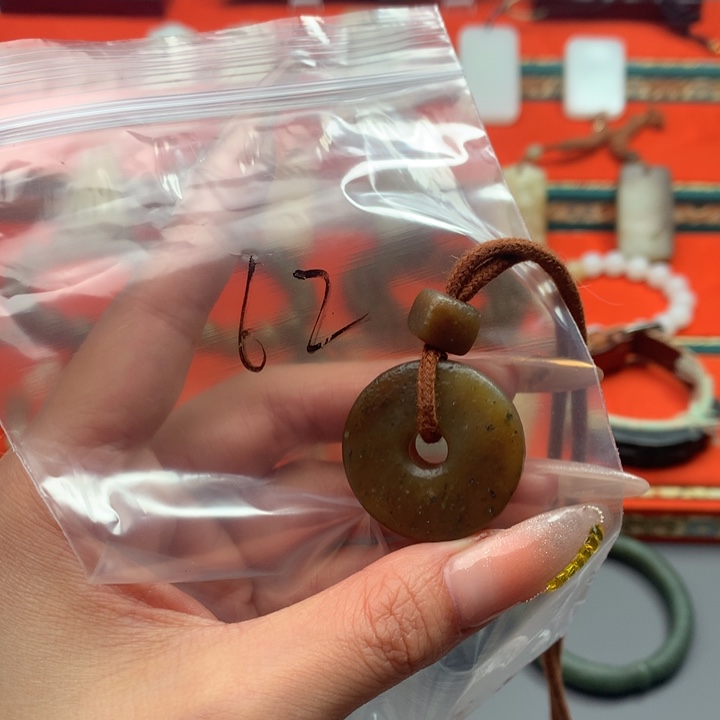 和田玉（糖玉）颈饰未镶嵌