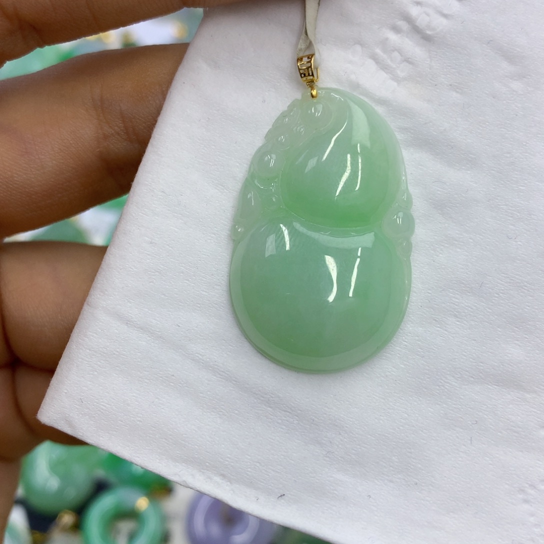 翡翠18K金镶嵌颈饰翡翠