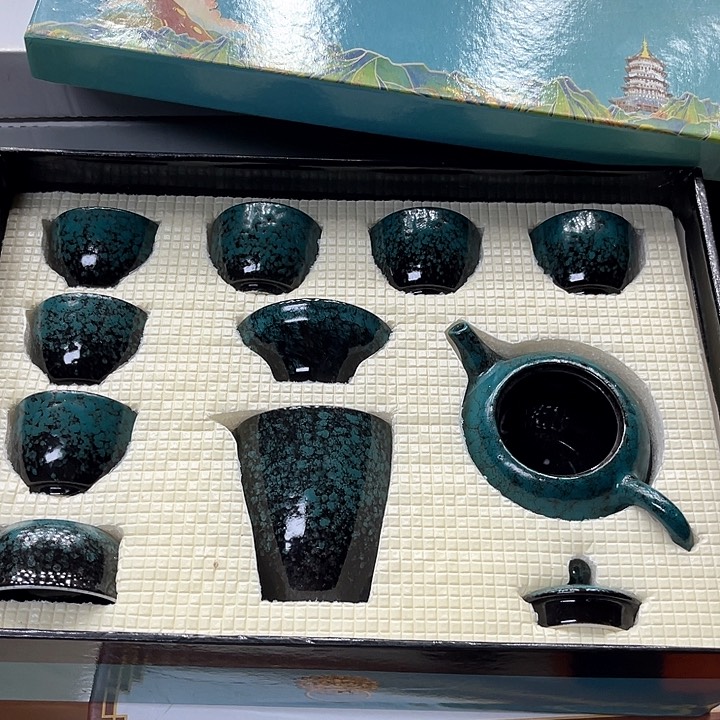 孤品茶具套装等。        