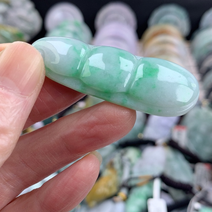 翡翠颈饰未镶嵌吊坠