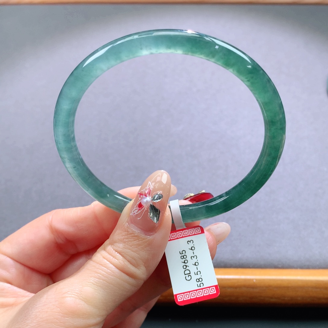 翡翠手镯未镶嵌天然翡翠手镯叮当镯