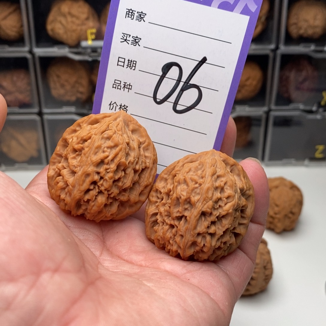 39拉丝南疆石狮子头一对