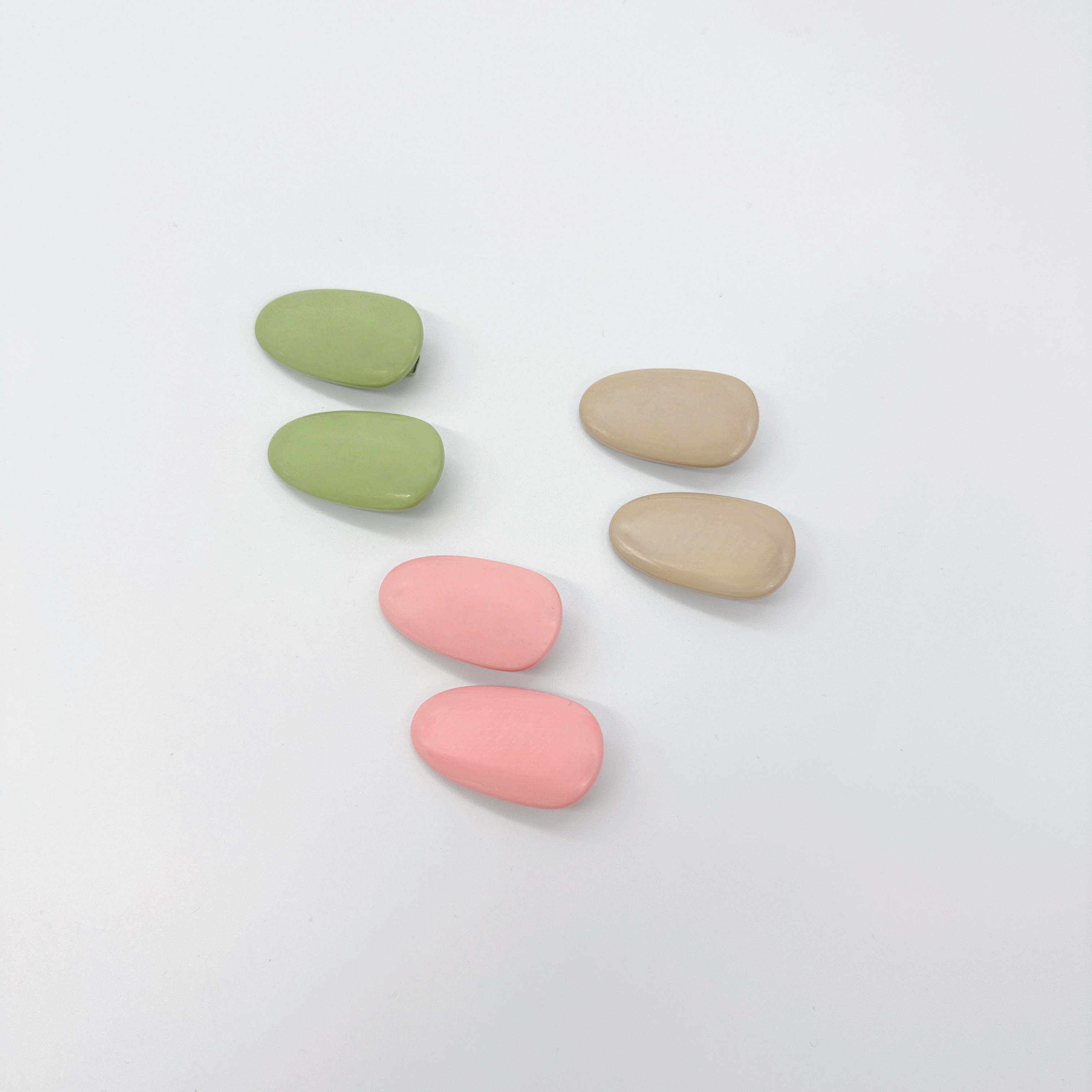 Mi33  彩底字母鸭嘴夹 Y03060B1-6 