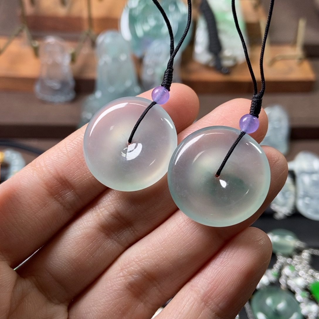 翡翠未镶嵌颈饰成对扣