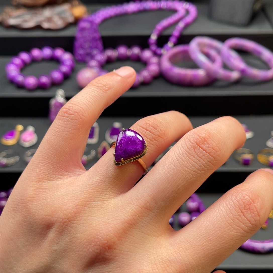 S****苏纪石（舒俱来）18K金镶嵌戒指