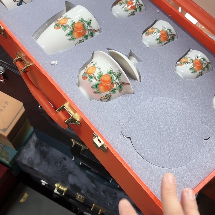 孤品茶具套装等。