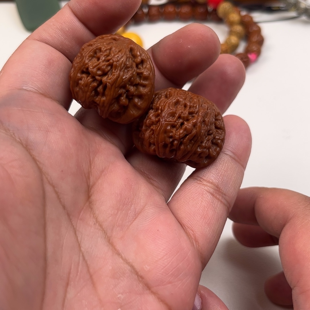 文玩核桃把件金*文玩核桃一对手把件