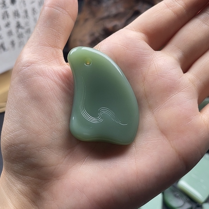 苍***狼和田玉未镶嵌颈饰