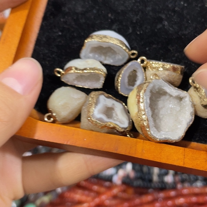玛瑙/玉髓合金珠宝半成品2个玛瑙晶洞聚宝盆