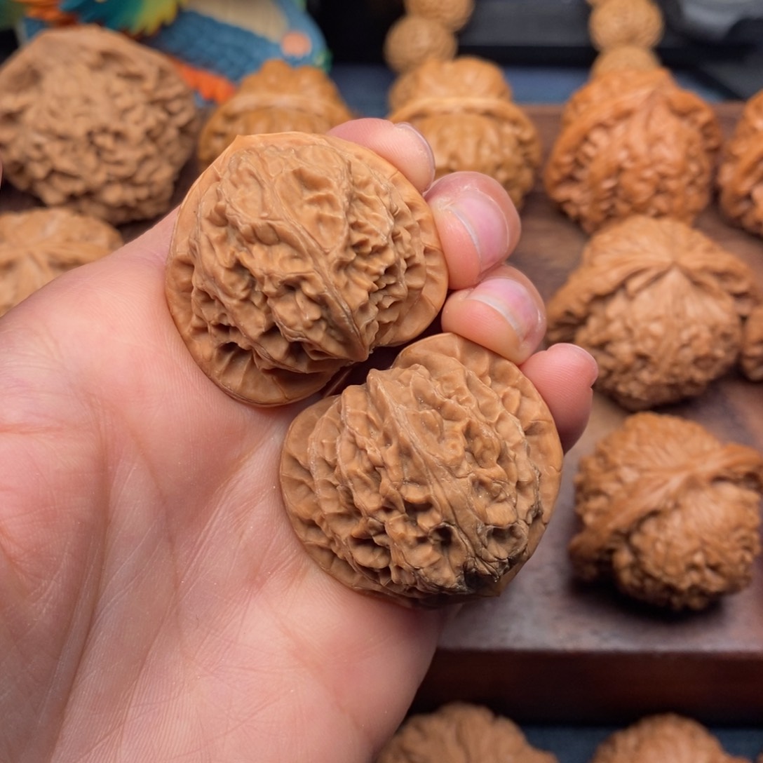 文玩核桃把件36山地桃心宫灯，精配手捻