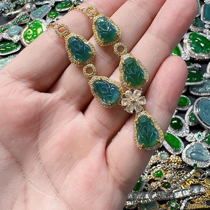 翡翠颈饰未镶嵌天然A货翡翠放漏