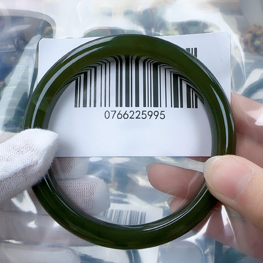 和田玉手镯未镶嵌65.5