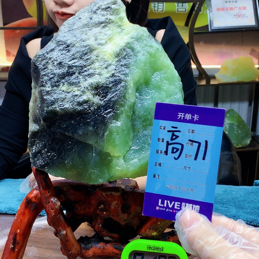 【闪购商品】未镶嵌蛇纹石玉原石闲**水