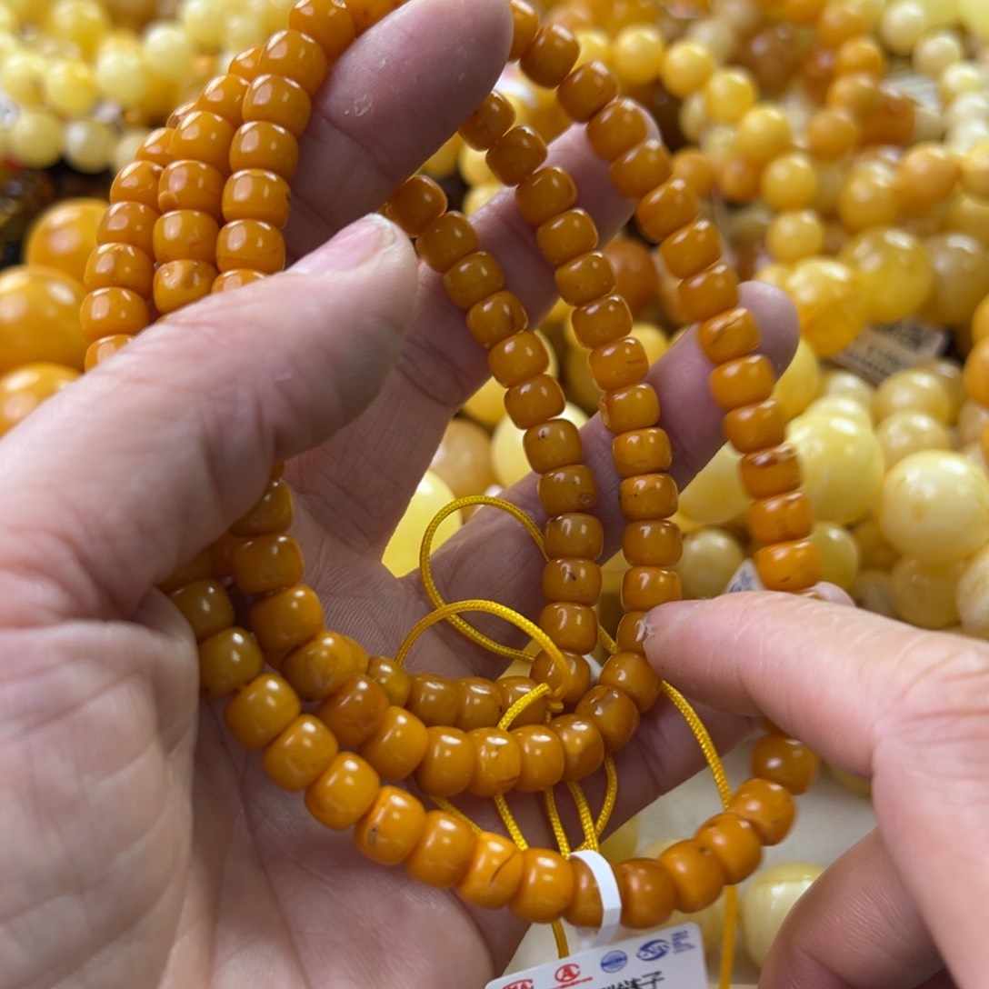 琥珀珠宝奇石未镶嵌