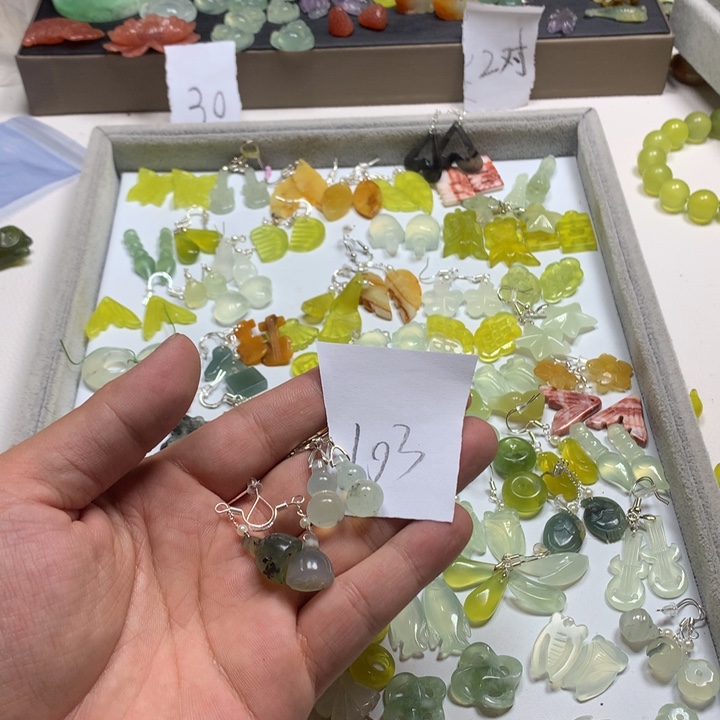 蛇纹石玉耳钉足银镀金镶嵌甜**活