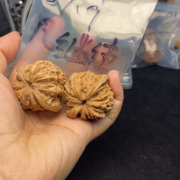 文玩核桃把件风**吹四座楼