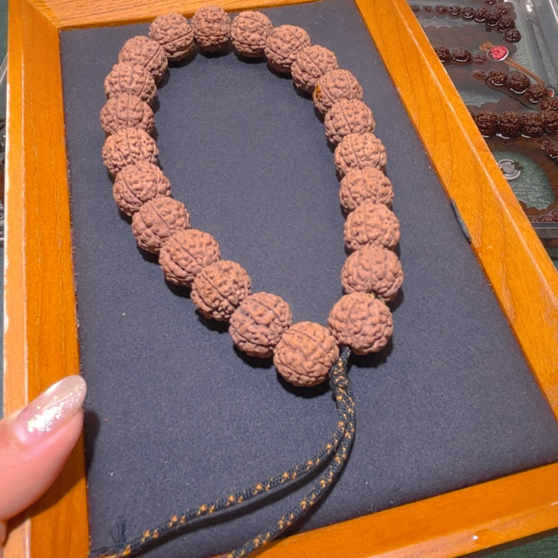 ****o吊坠金刚菩提玉皮跳跳龙17.5