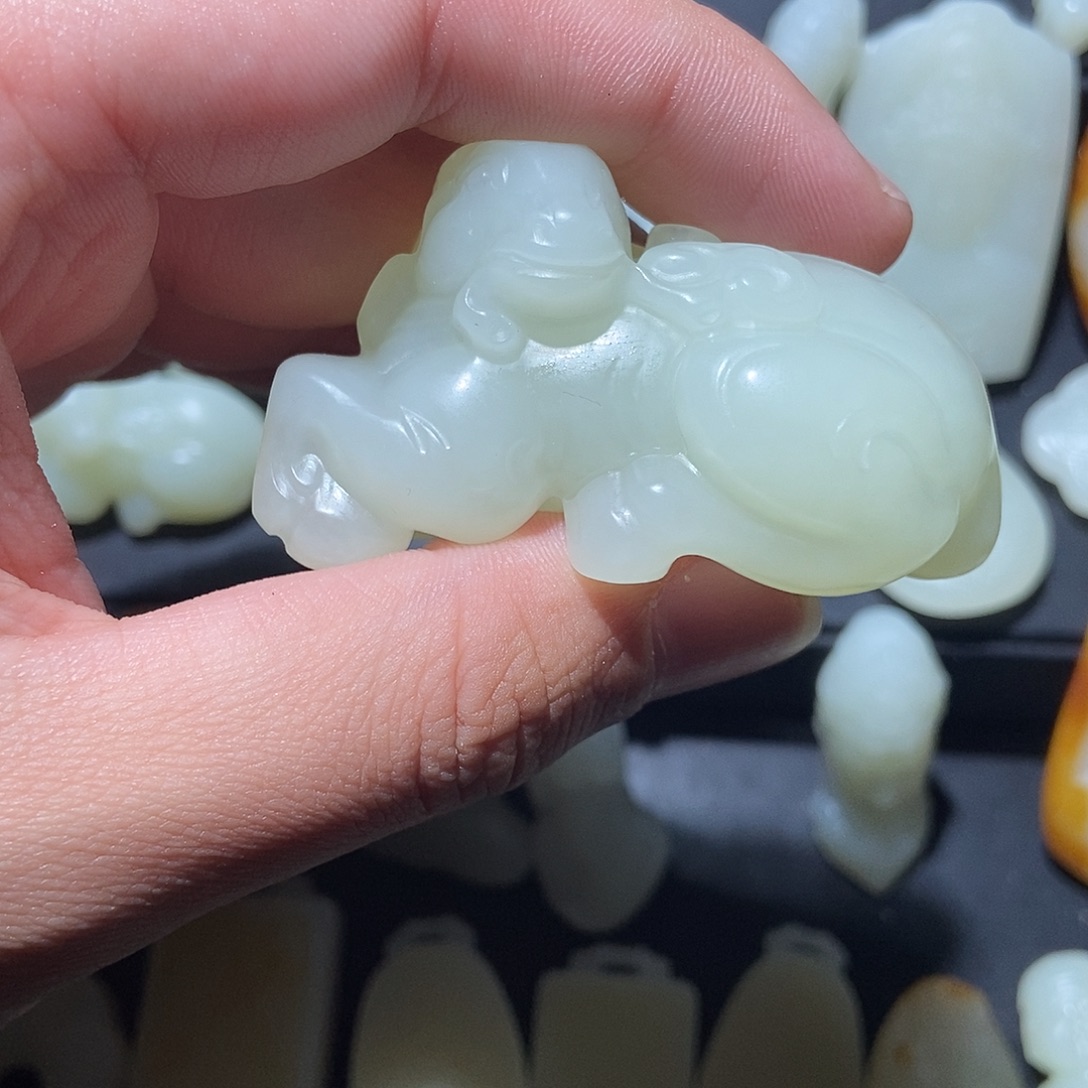 成***囍和田玉未镶嵌颈饰