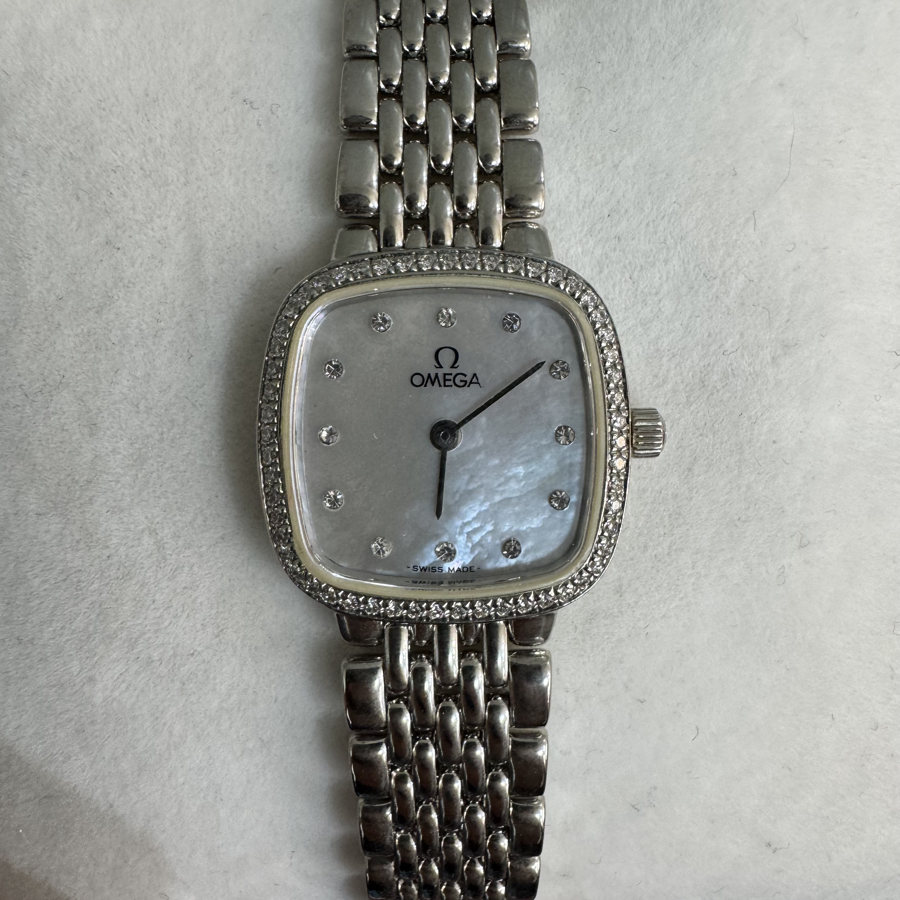 95新 Omega/欧米茄 石英表后镶钻盘21腕17/256103319/yy