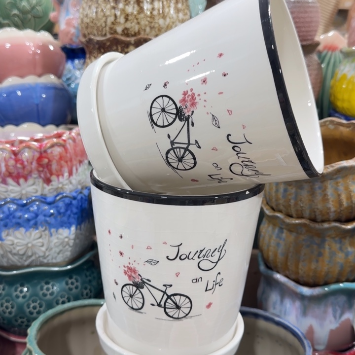 凑9块包邮，有孔，陶瓷花盆