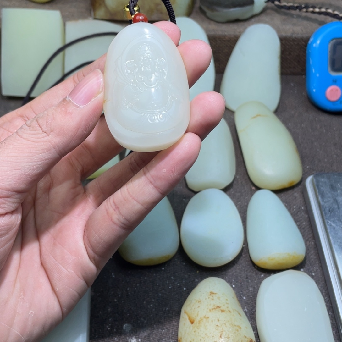 羽****定制和田玉未镶嵌和田玉