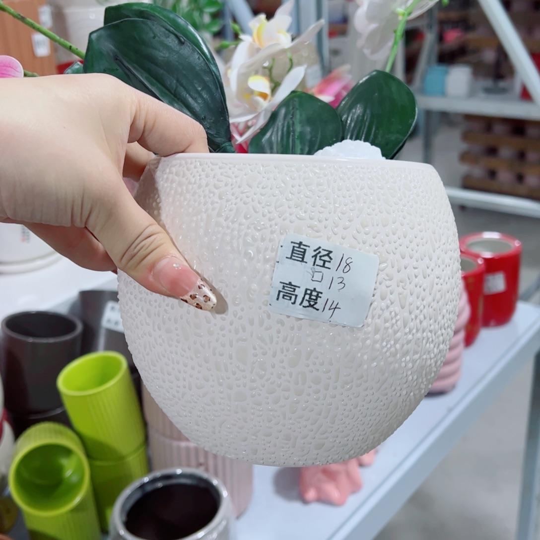 有孔，陶瓷花盆满10米包邮发货。