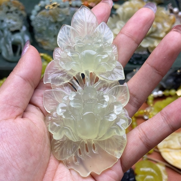 蛇纹石玉未镶嵌吊坠