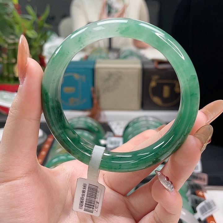 石英质玉手镯未镶嵌天然A货非洲翠手镯