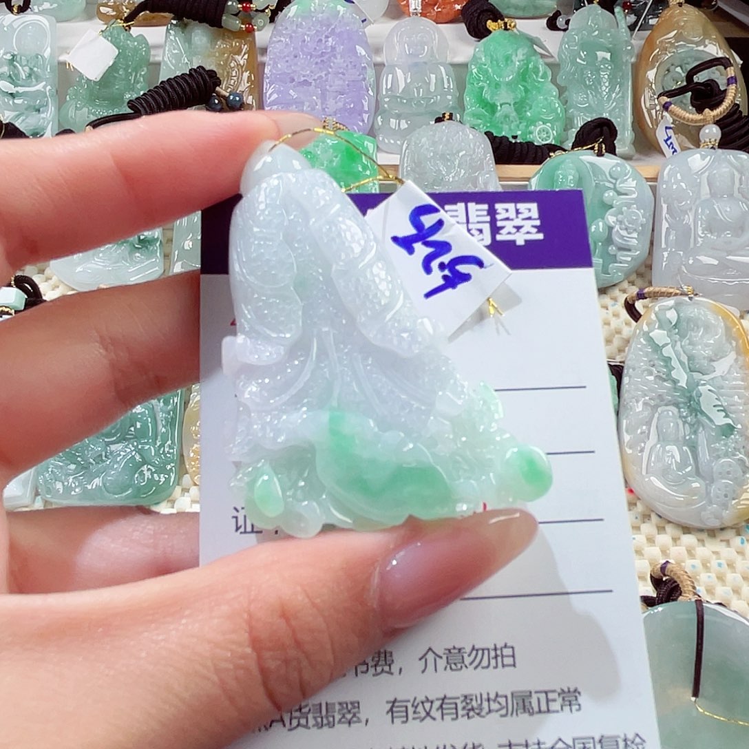 翡翠未镶嵌颈饰白菜