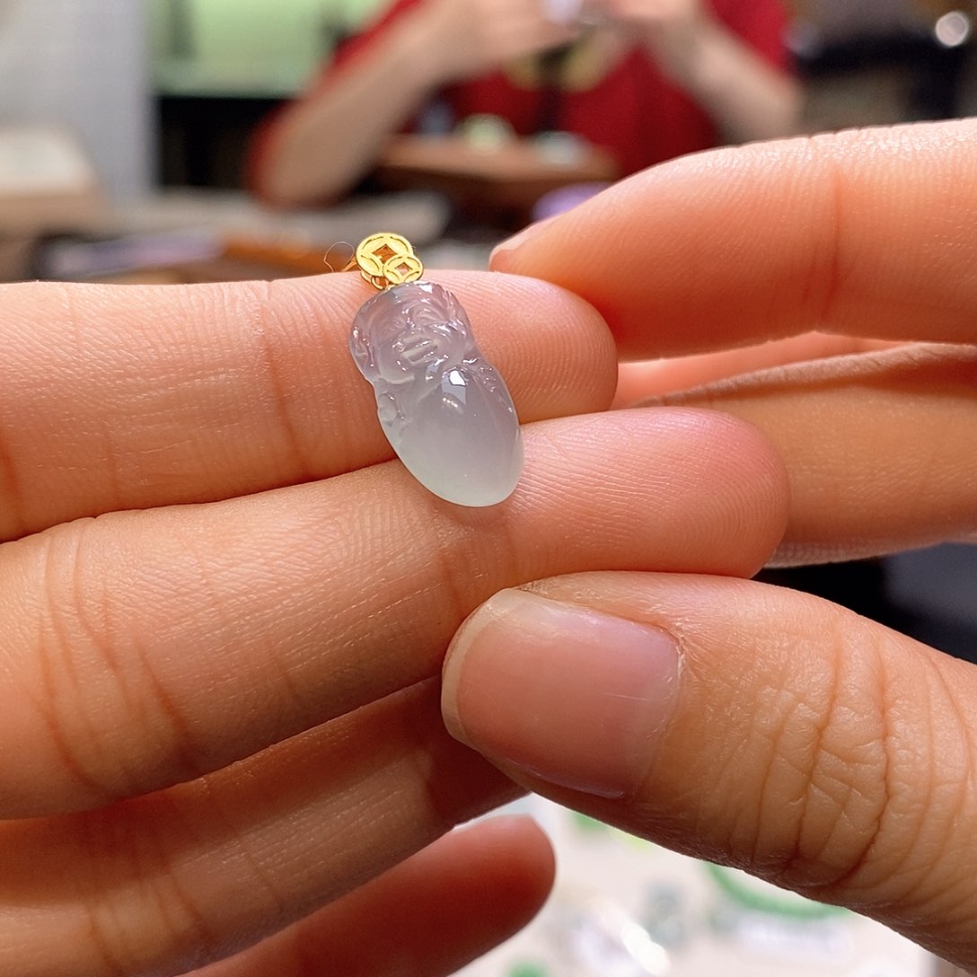 翡翠18K金镶嵌颈饰财神