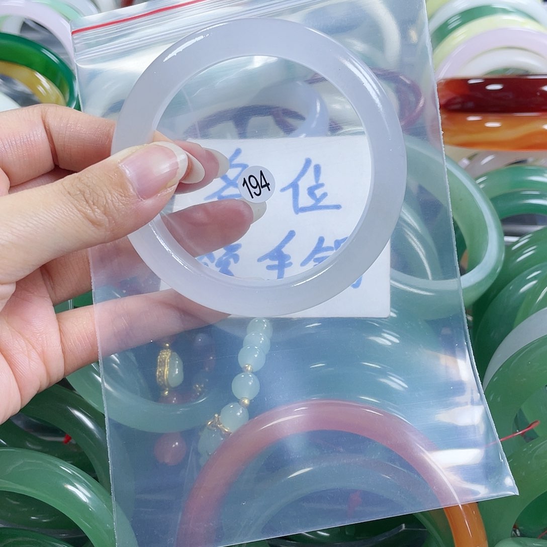 石英质玉手镯未镶嵌58