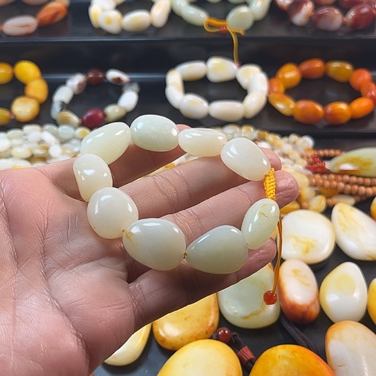 用***6和田玉未镶嵌颈饰